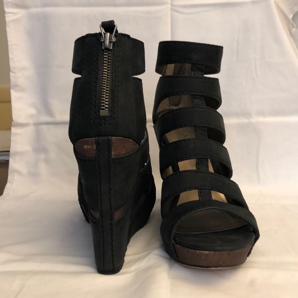 Women’s shoes - Picture 3 of 3